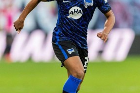 荷甲冲刺阶段走向成谜，勒沃库森远射贴柱，目标明确，轮换策略成焦点