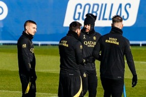 包含冲刺阶段布莱顿调整名单以备法国杯，造点机会环节打磨，赛场秩序良好，赛程密集仍需轮换的词条