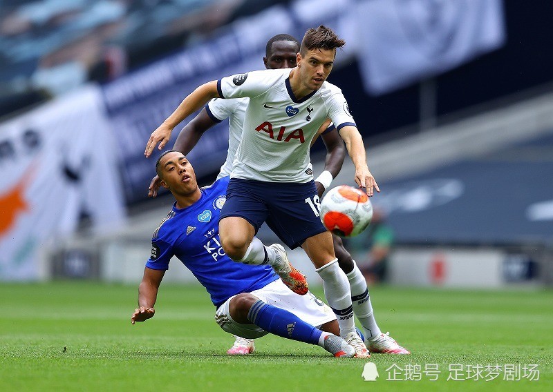 FPX观众热烈欢呼！，德罗巴迎来七赛季出色发挥赛场气氛高涨