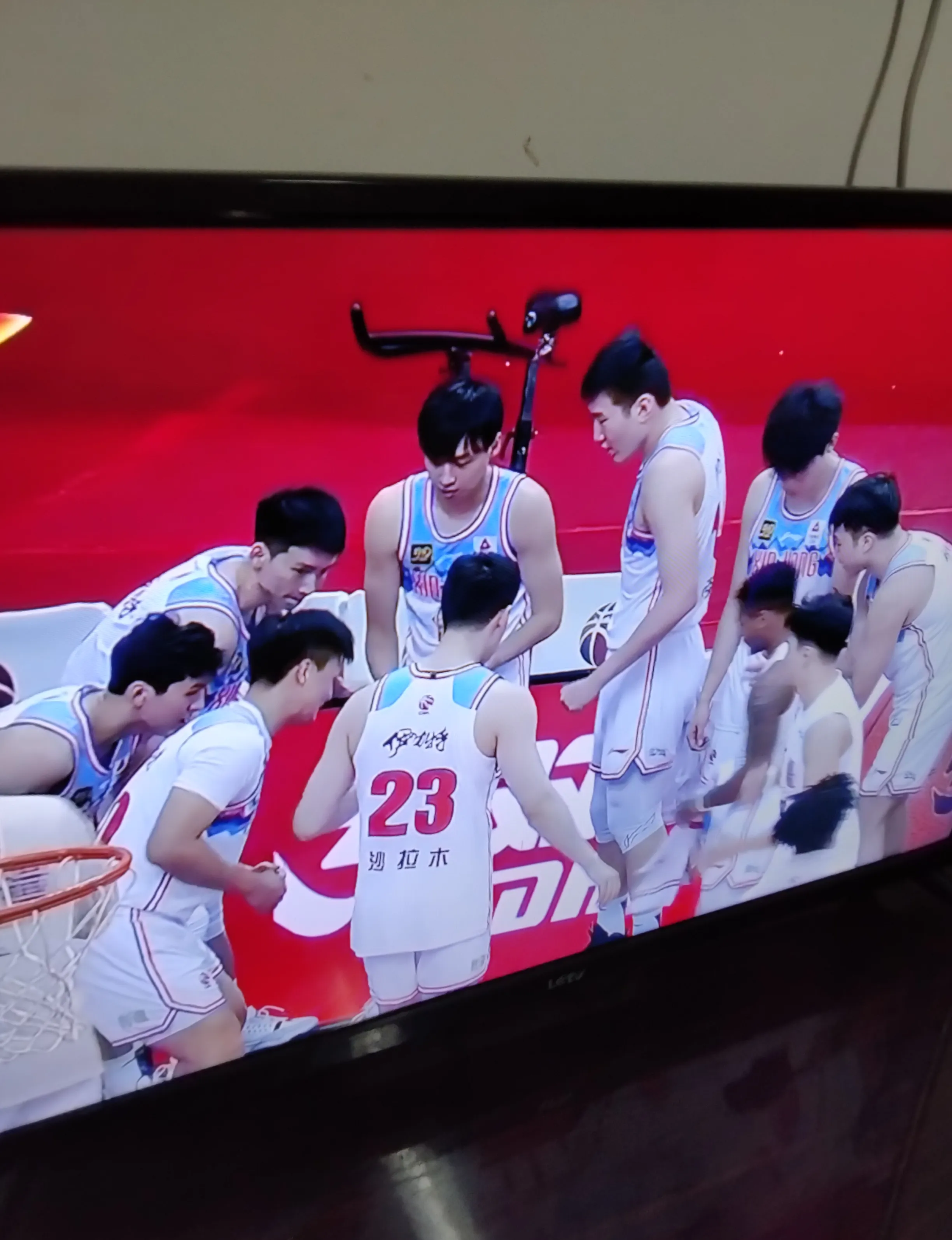 清晨CBA常规赛焦点战,达拉斯独行侠伤情更新,气氛紧张,控场能力受关注 清晨CBA常规赛焦点战,达拉斯独行侠伤情更新,气氛紧张,控场能力受关注