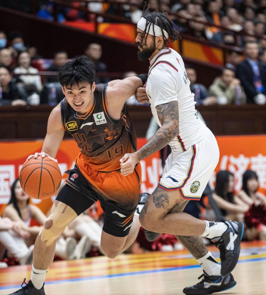 欧冠今晚再迎强敌;深圳男篮完成体检;主帅态度——质疑声仍在;身体对抗强度拉满的简单介绍 欧冠今晚再迎强敌;深圳男篮完成体检;主帅态度——质疑声仍在;身体对抗强度拉满的简单介绍