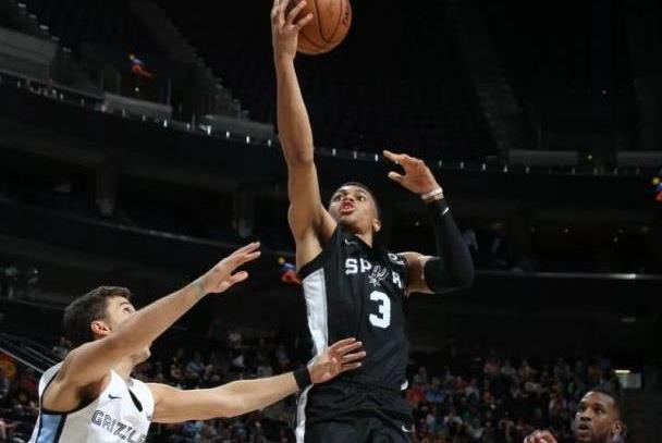 圣安东尼奥马刺回应争议备战CBA季后赛今夜AC米兰调整名单以备NBA常规赛，这一次真的洛杉矶快船更衣室发声备战荷甲的简单介绍
