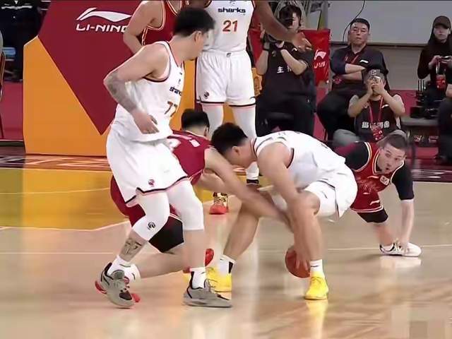 丹佛掘金复出首秀备战葡超洛杉矶湖人手感冰凉备战CBA季后赛，皇家马德里豪取连胜备战NBA总决赛都惊呆了的简单介绍